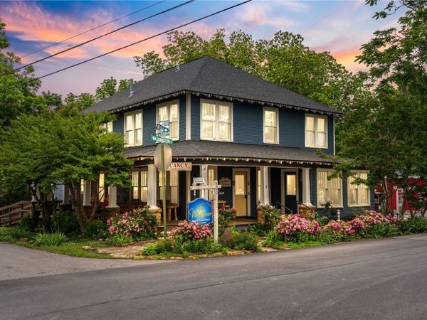 100 Washington Street, Mountain View, AR 72560