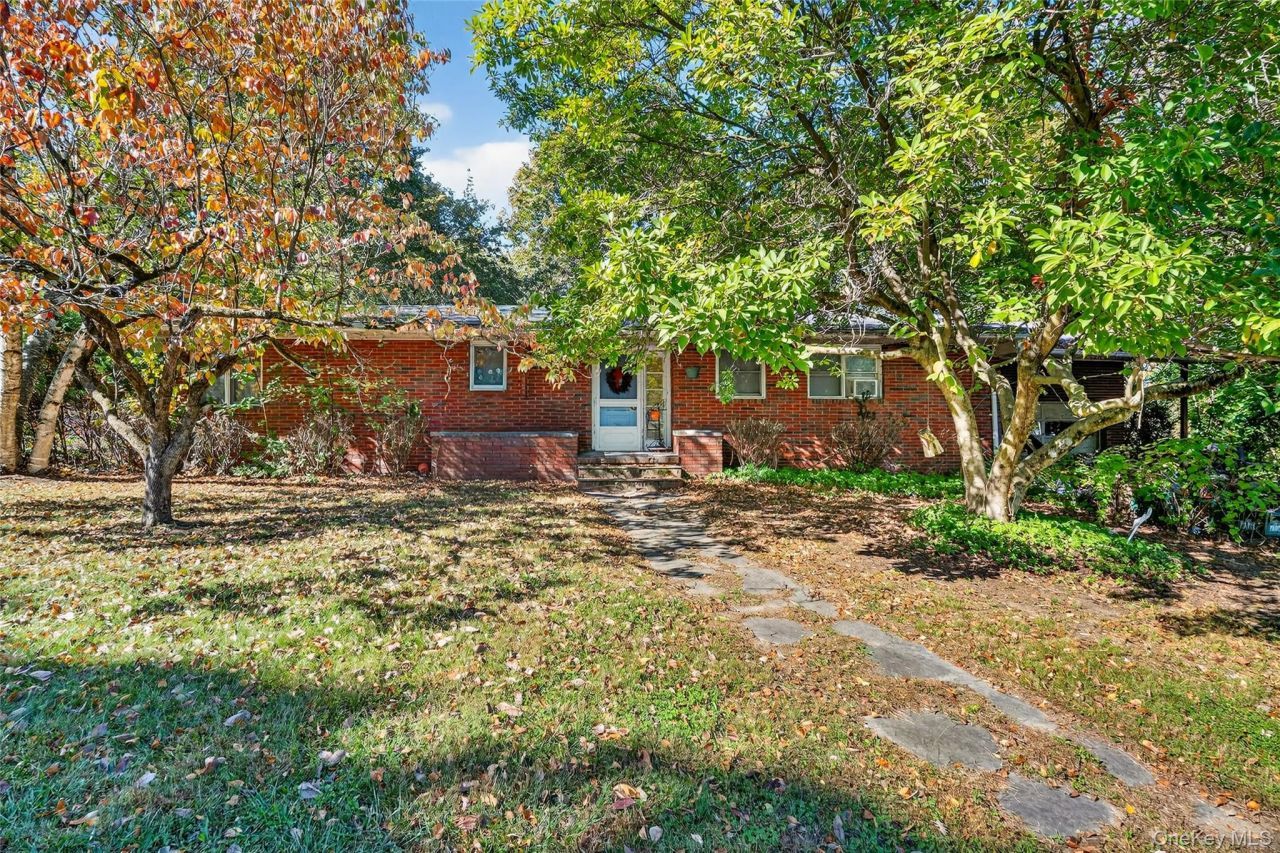 25 Russell Road, Newburgh, NY 12550 Main Photo