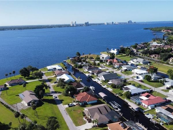 1823 Stevenson RD, NORTH FORT MYERS, FL 33917