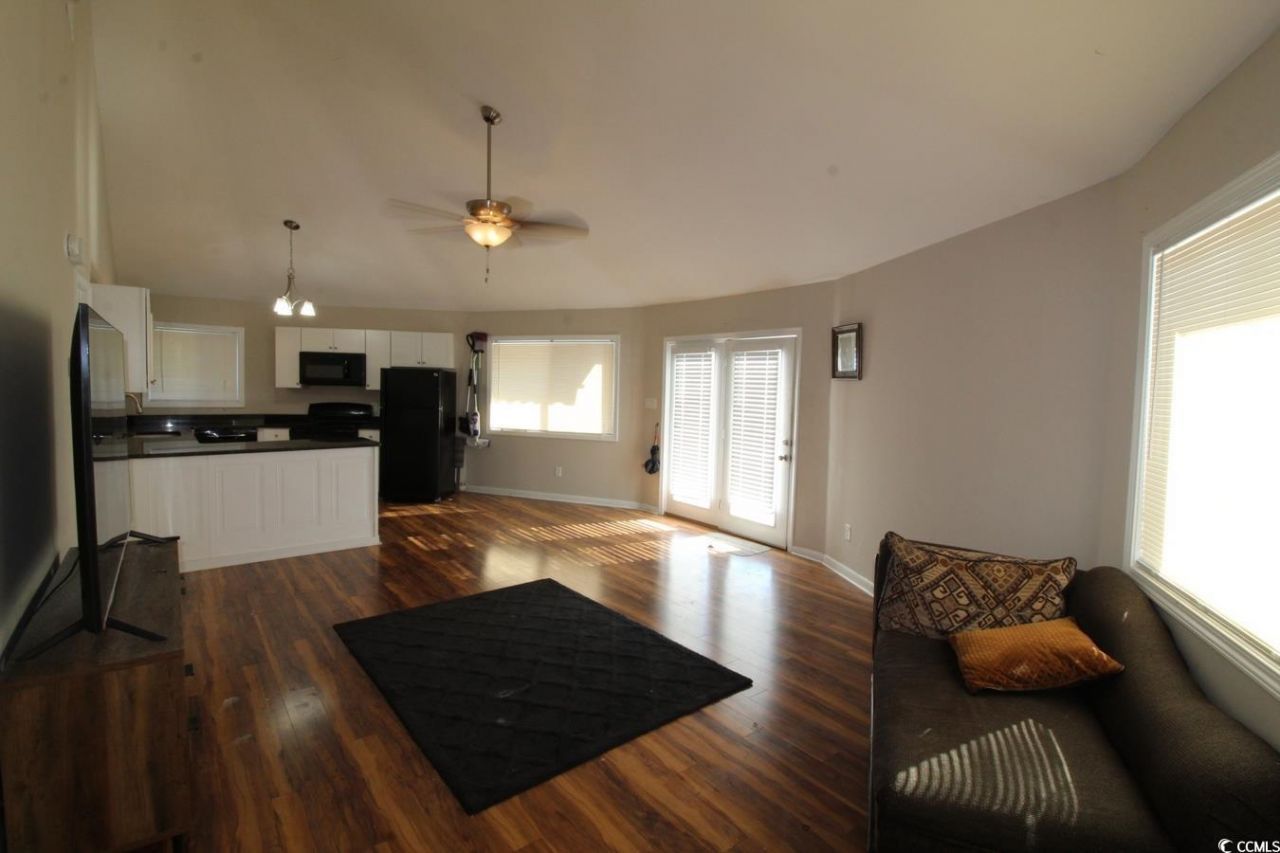 512 Tree Top Ln. Photo 4