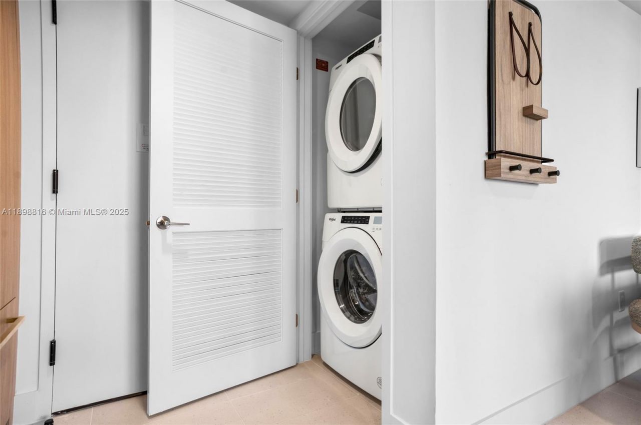 159 NE 6th St, Unit 4011, Miami, FL 33132 Photo