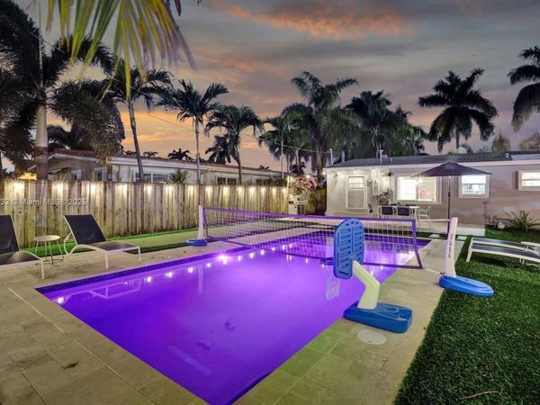 1124 NE 6th St, Hallandale Beach, FL 33009