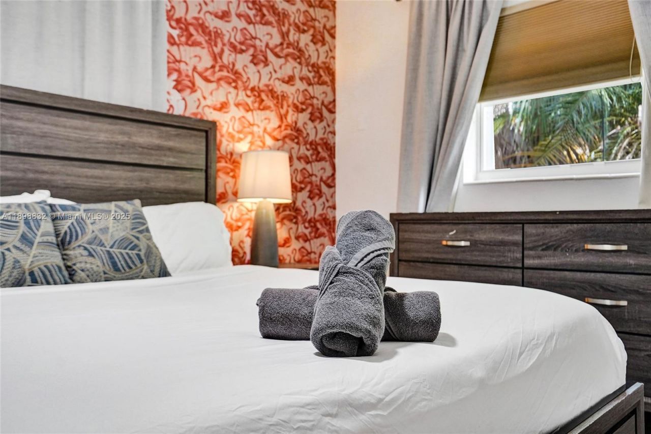 1124 NE 6th St, Hallandale Beach, FL 33009 Photo