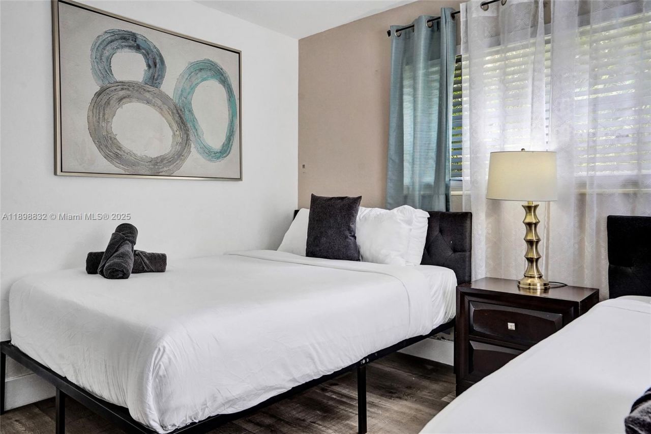 1124 NE 6th St, Hallandale Beach, FL 33009 Photo