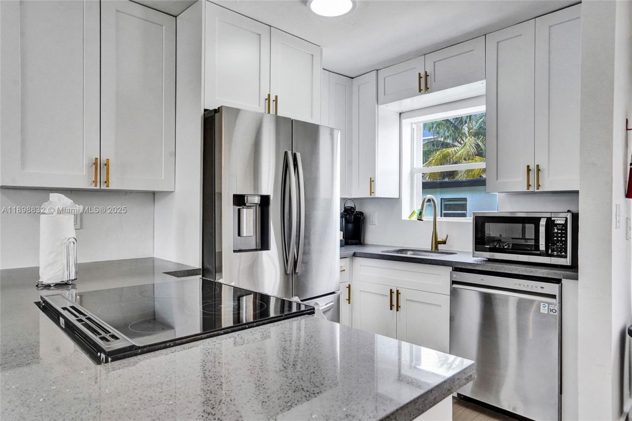 1124 NE 6th St, Hallandale Beach, FL 33009 Photo