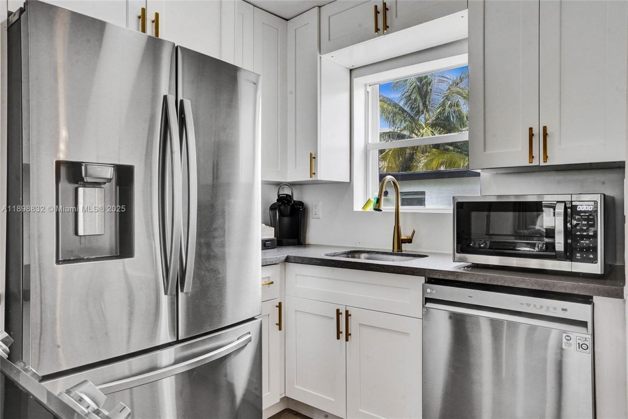 1124 NE 6th St, Hallandale Beach, FL 33009 Photo