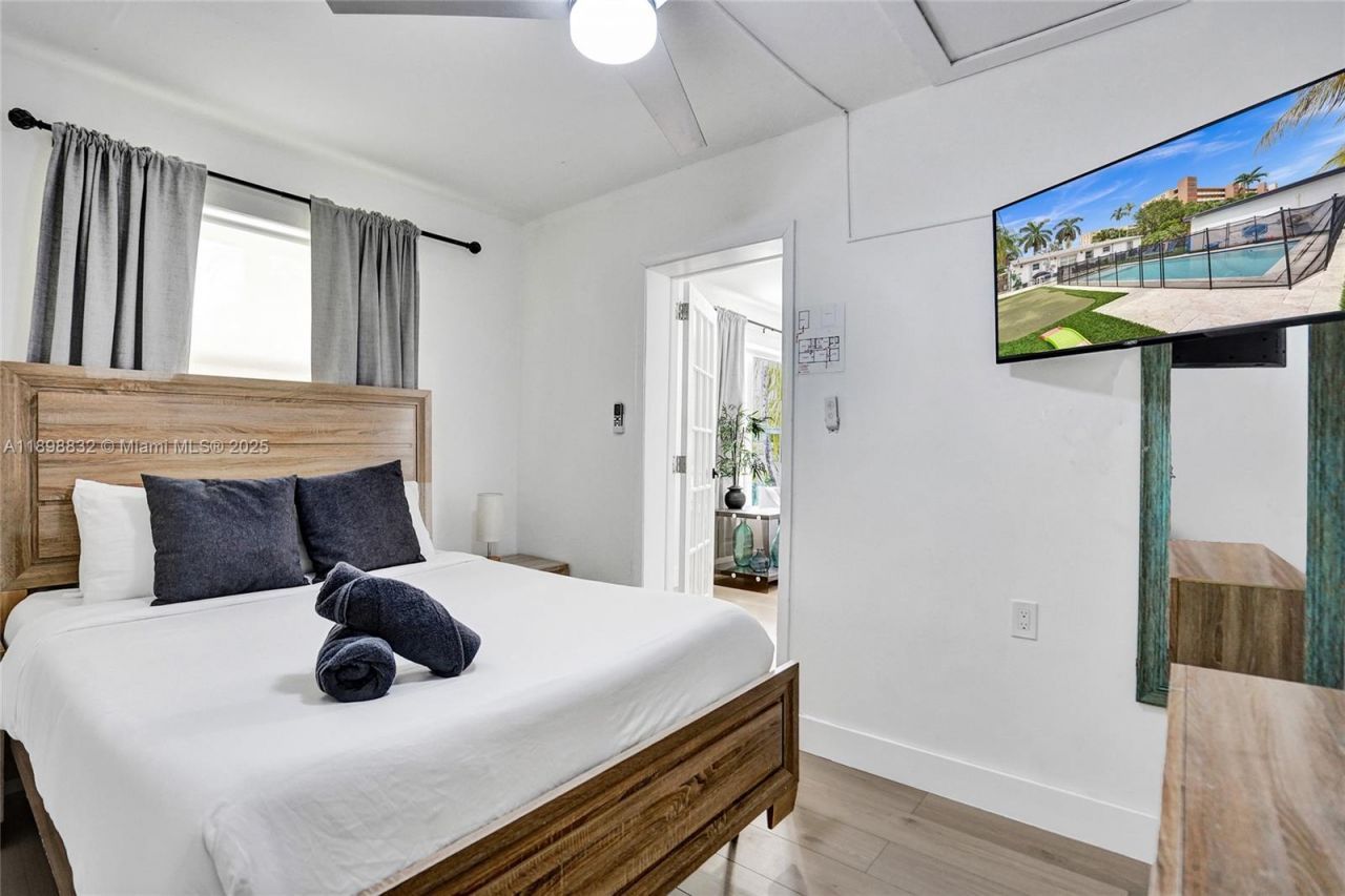 1124 NE 6th St, Hallandale Beach, FL 33009 Photo