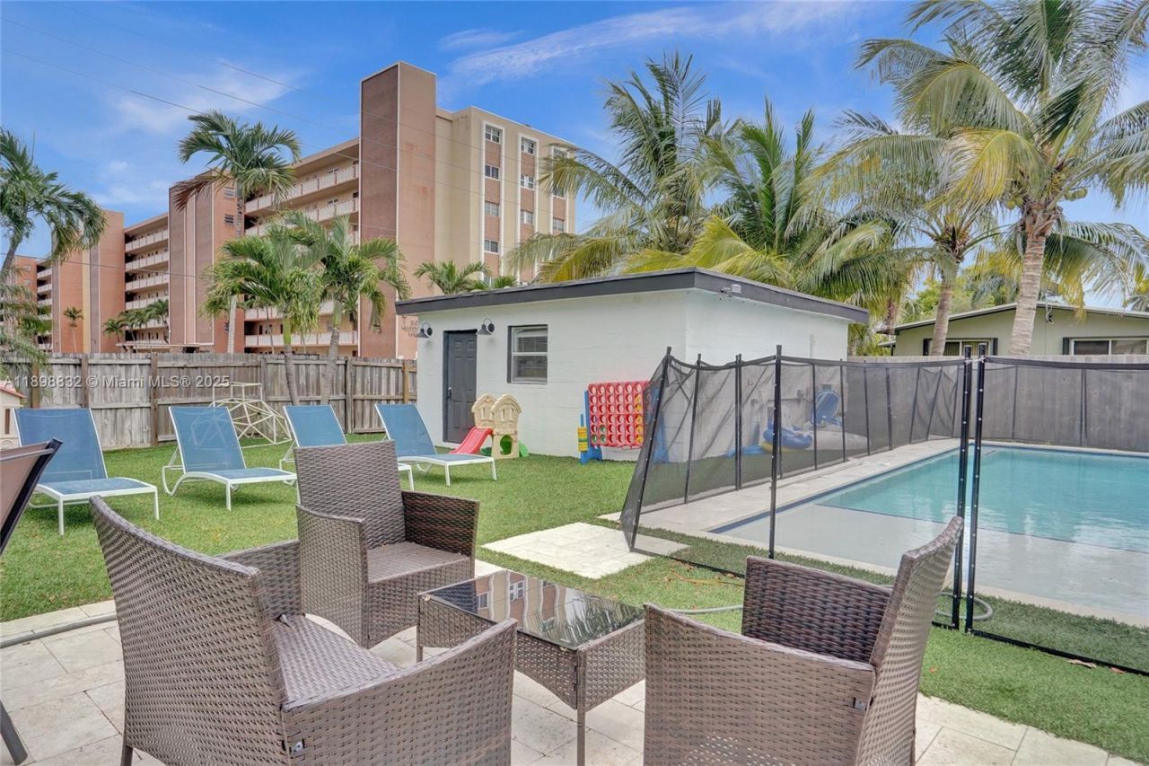 1124 NE 6th St, Hallandale Beach, FL 33009 Photo