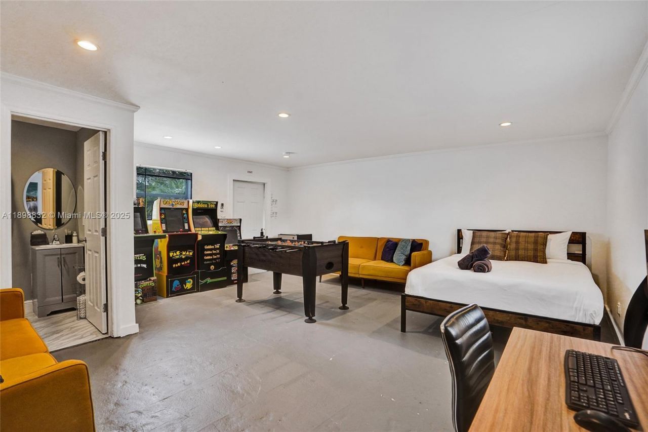 1124 NE 6th St, Hallandale Beach, FL 33009 Photo