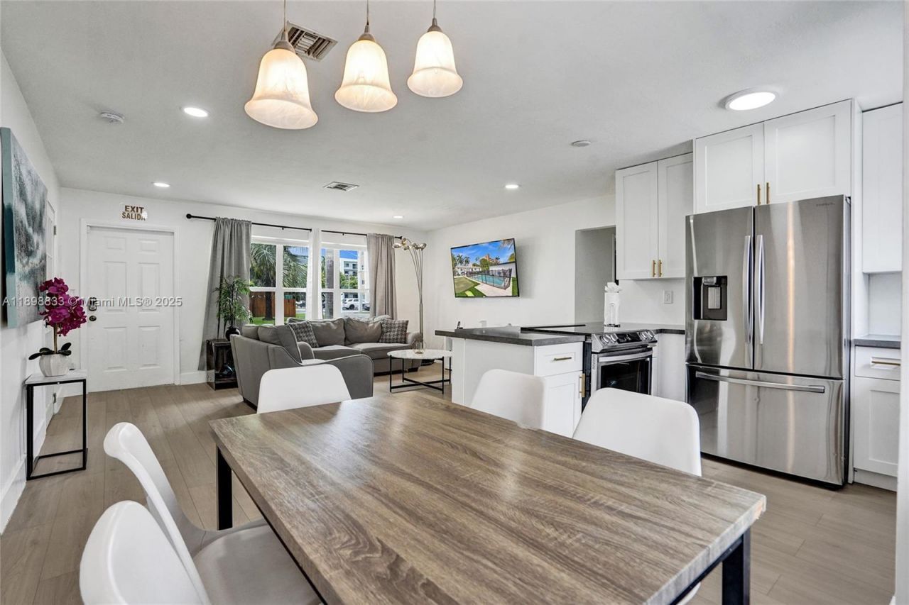 1124 NE 6th St, Hallandale Beach, FL 33009 Photo