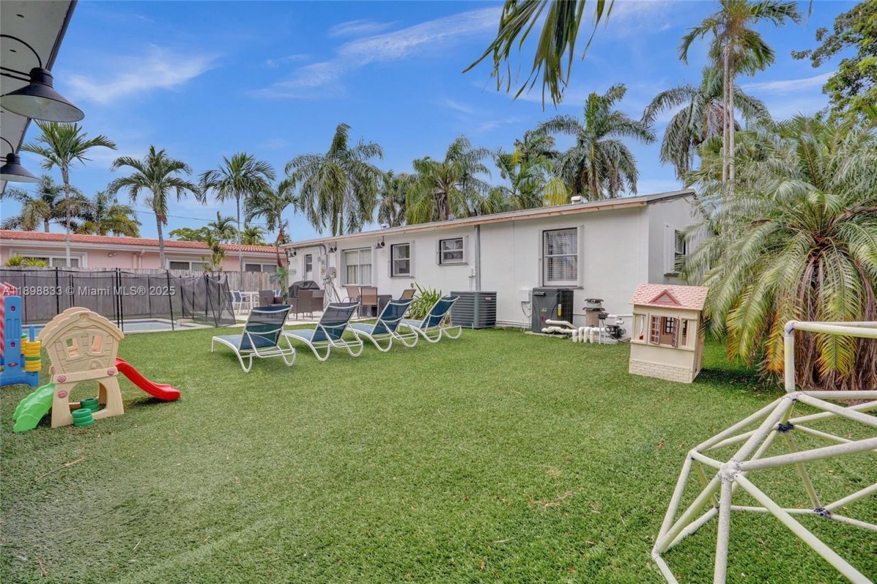 1124 NE 6th St, Hallandale Beach, FL 33009 Photo