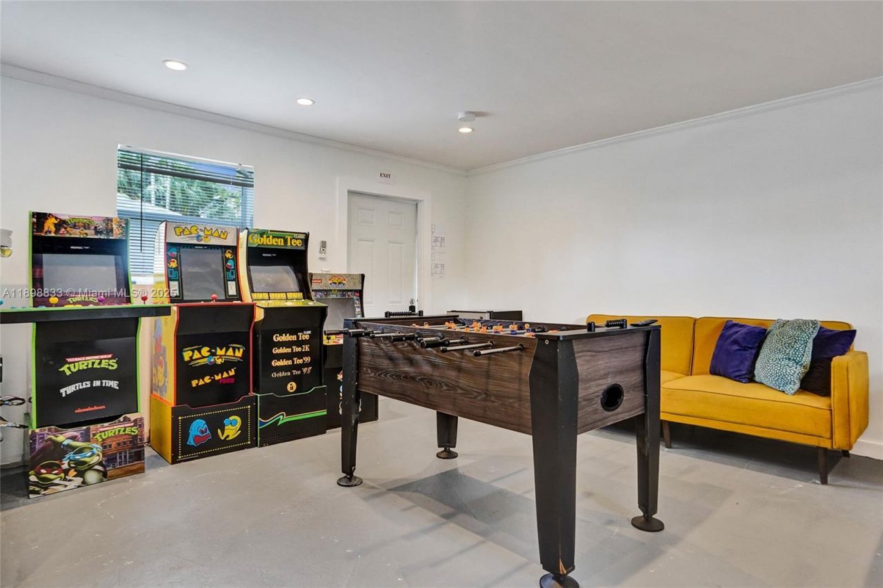 1124 NE 6th St, Hallandale Beach, FL 33009 Photo