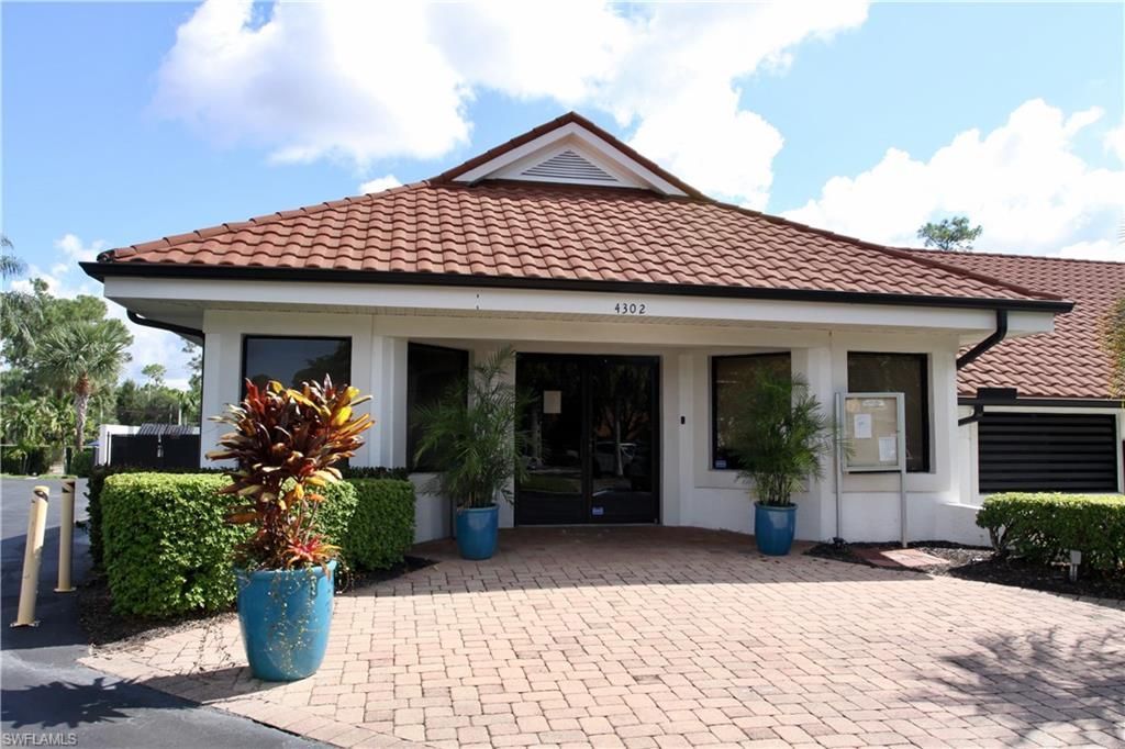 3685 Amberly Cir W, Unit D305, Naples, FL 34112 Photo