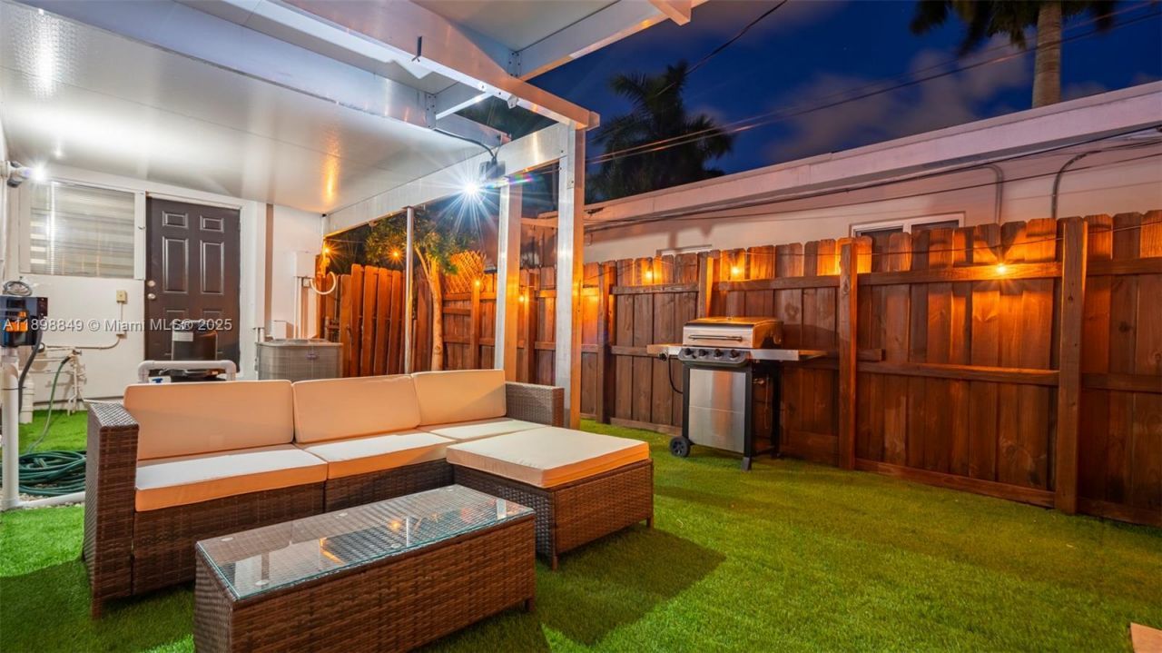 1230 Johnson St, Hollywood, FL 33019 Photo