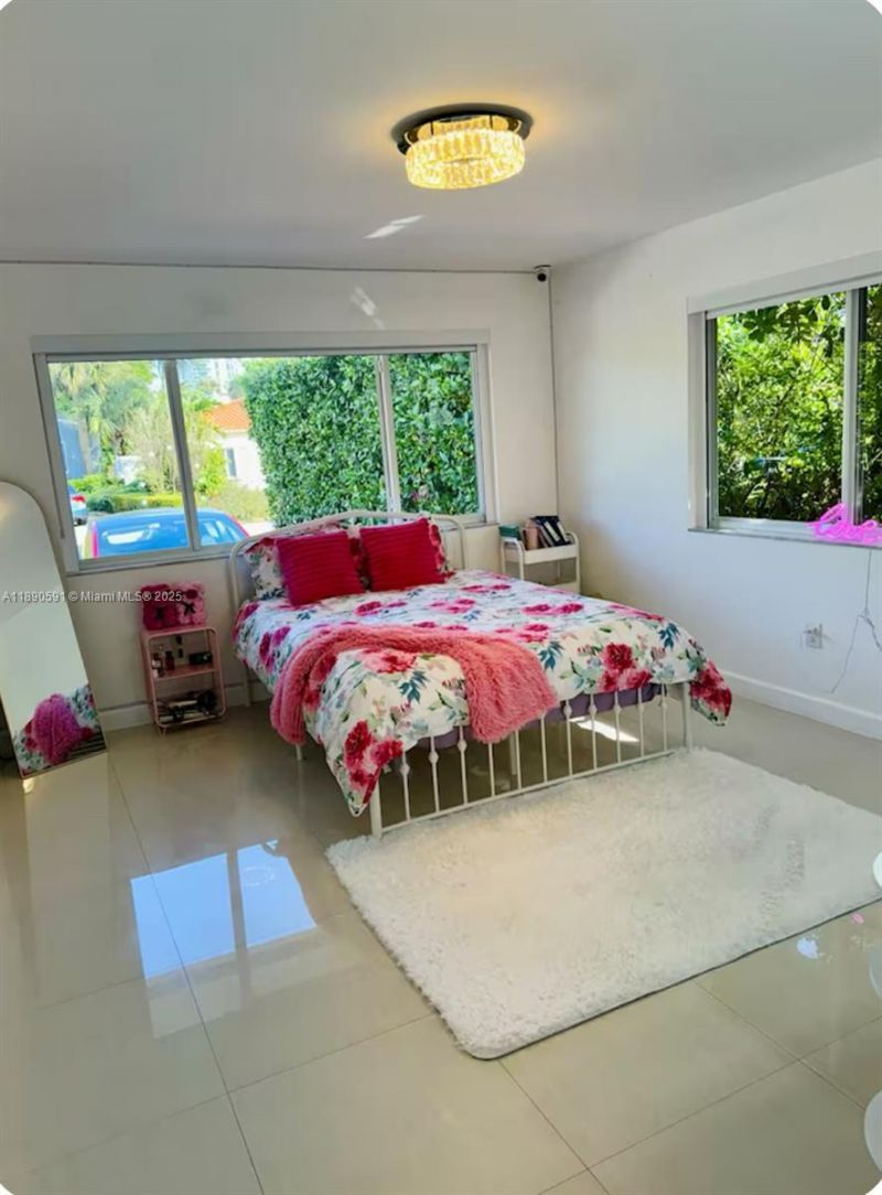 9240 Byron Ave, Surfside, FL 33154 Photo