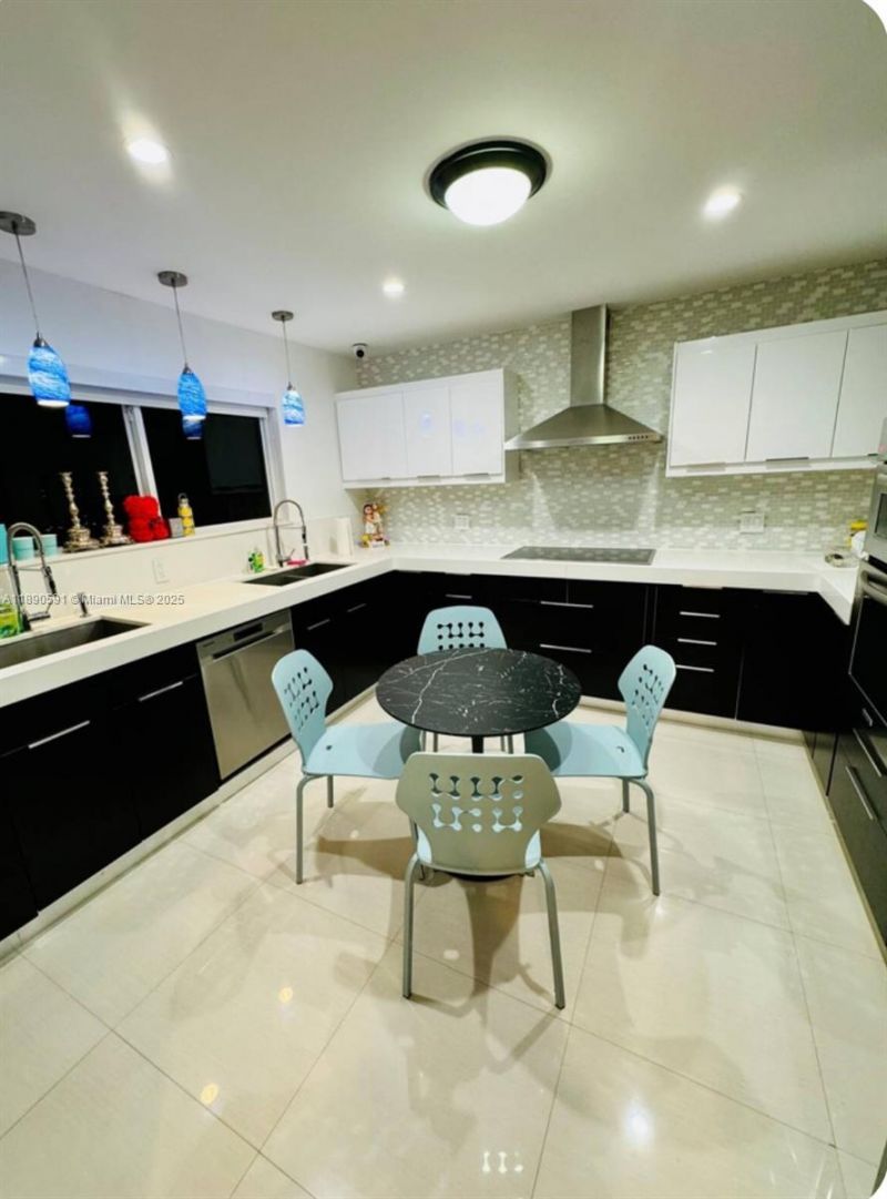 9240 Byron Ave, Surfside, FL 33154 Photo