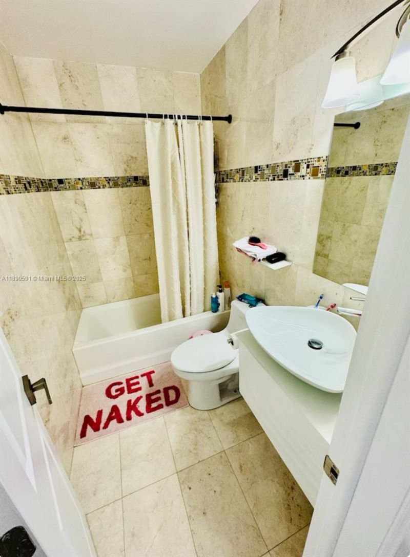 9240 Byron Ave, Surfside, FL 33154 Photo