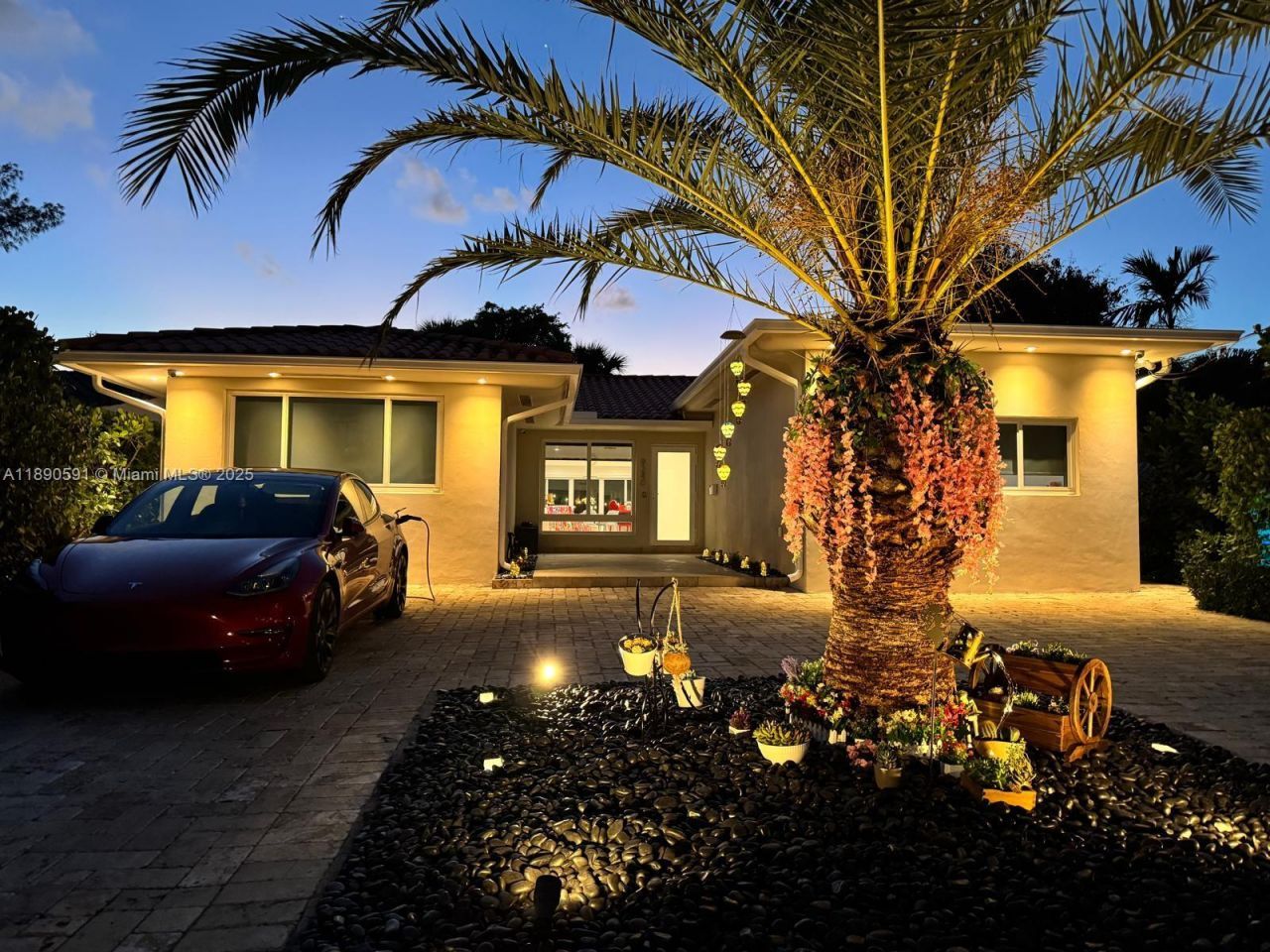 9240 Byron Ave, Surfside, FL 33154 Photo