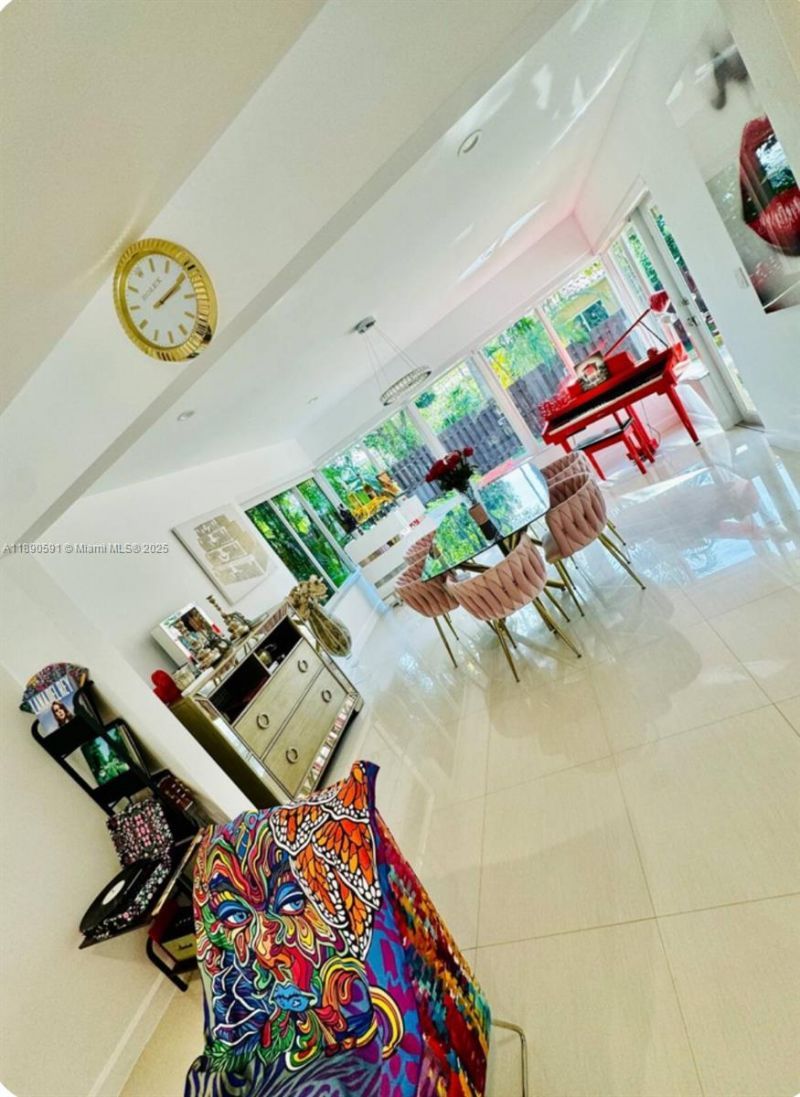 9240 Byron Ave, Surfside, FL 33154 Photo