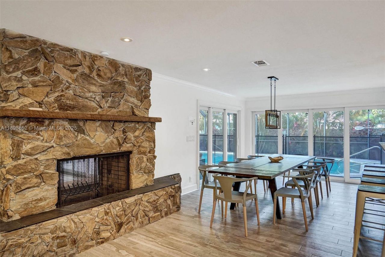 2120 SW 28th Way, Fort Lauderdale, FL 33312 Photo