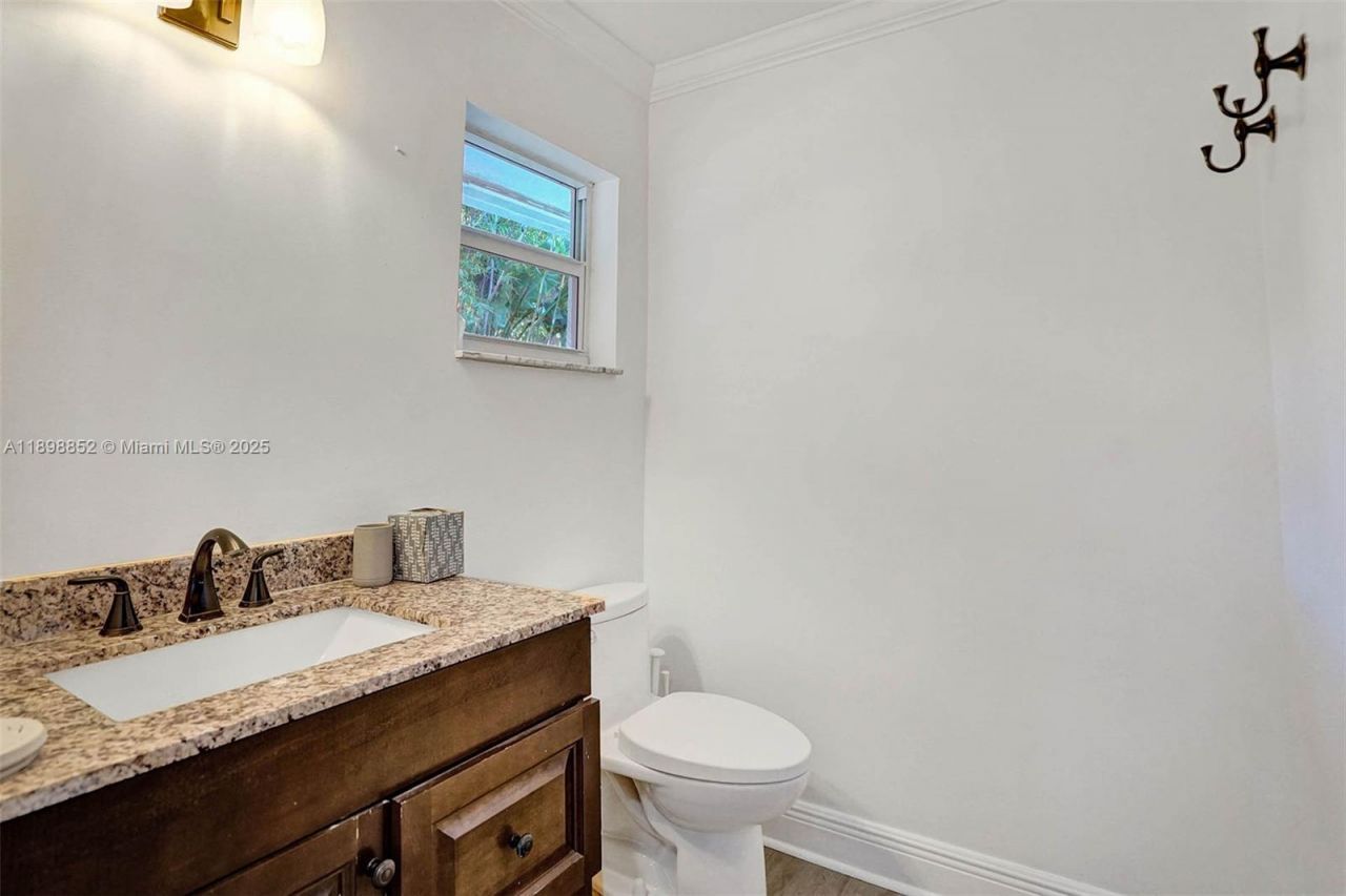 2120 SW 28th Way, Fort Lauderdale, FL 33312 Photo