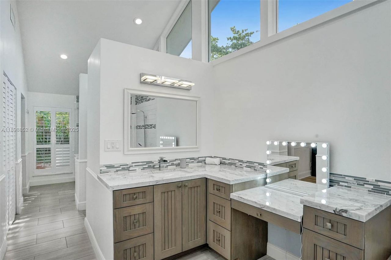 2120 SW 28th Way, Fort Lauderdale, FL 33312 Photo