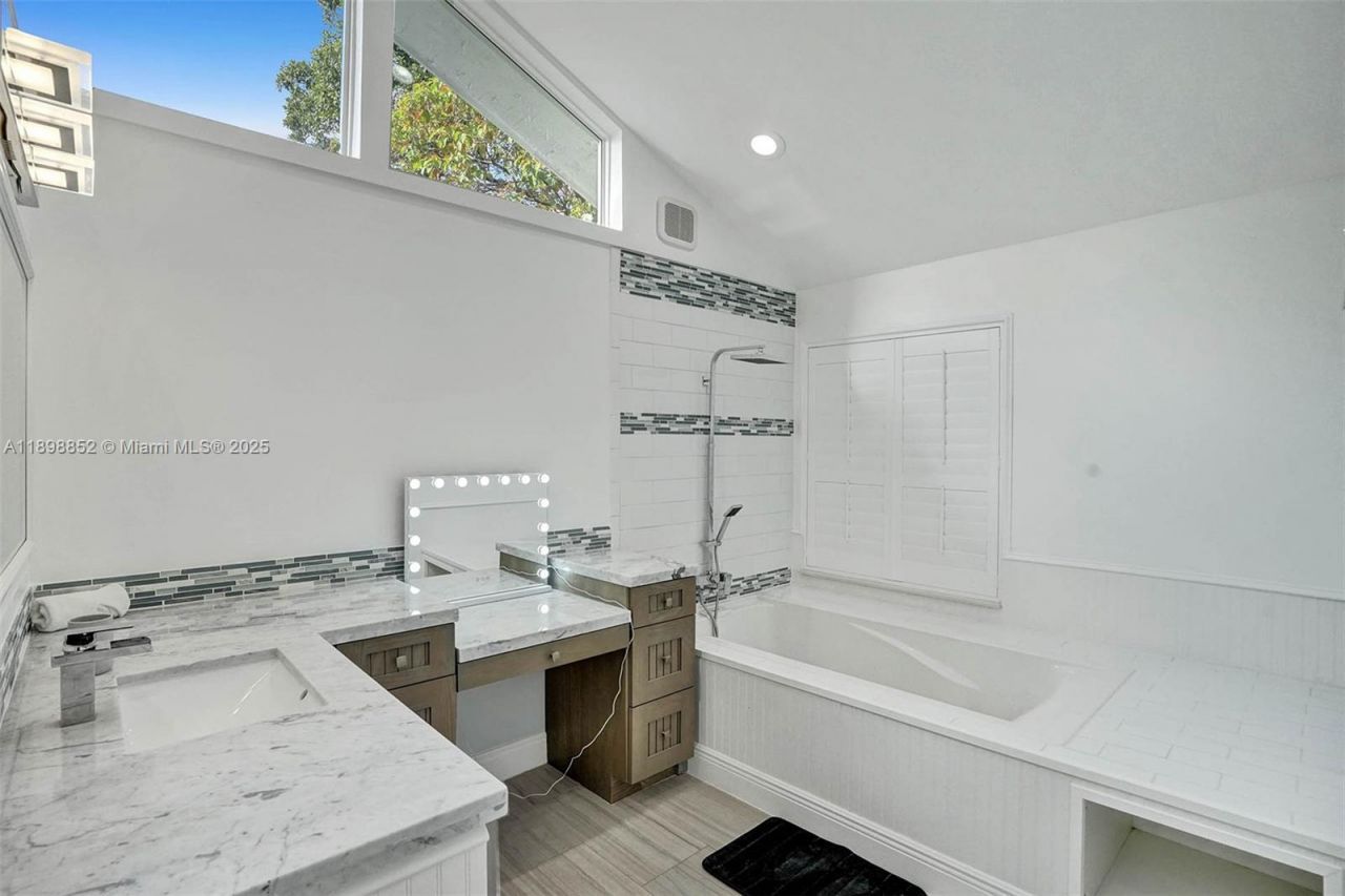 2120 SW 28th Way, Fort Lauderdale, FL 33312 Photo