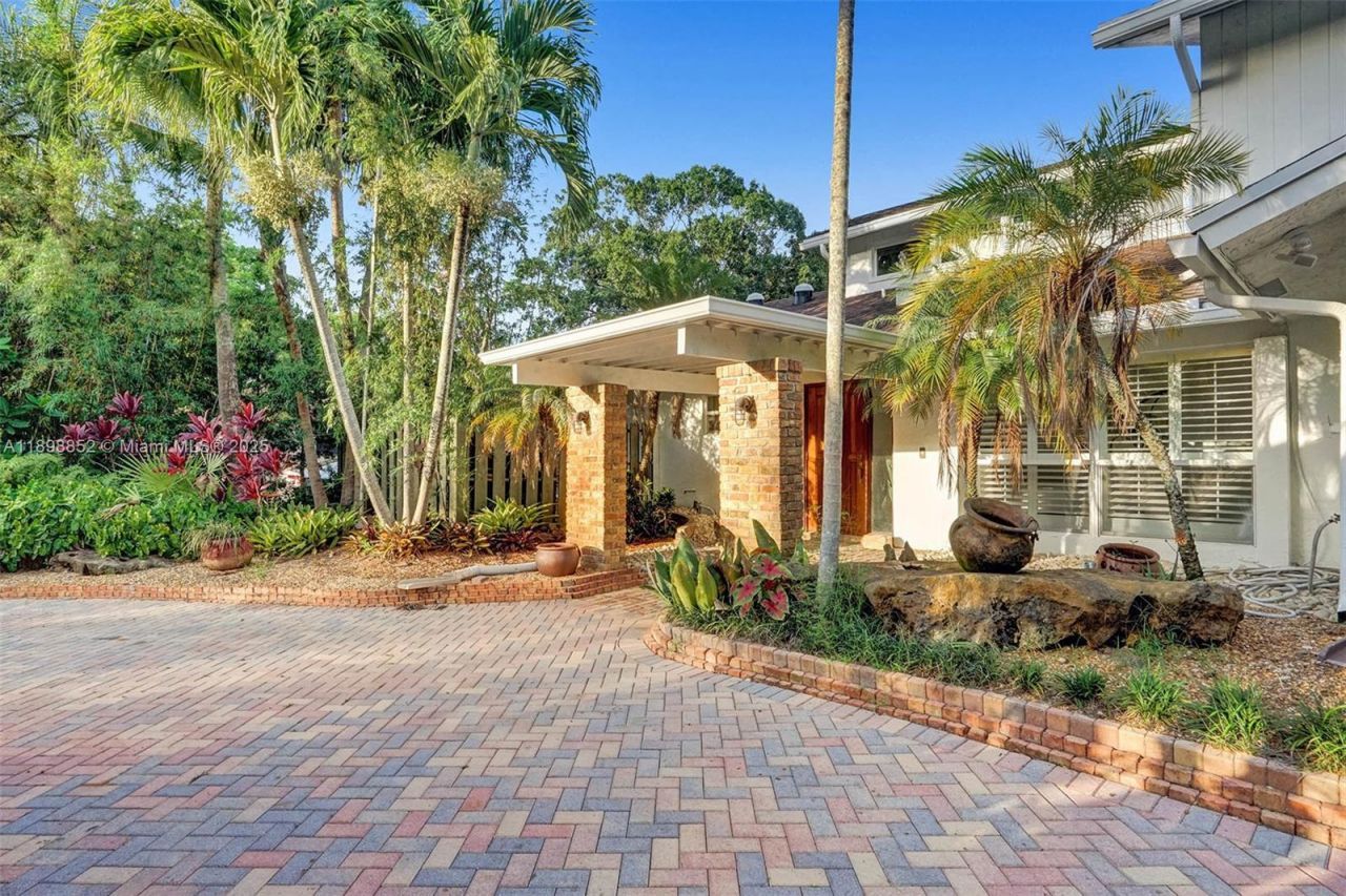 2120 SW 28th Way, Fort Lauderdale, FL 33312 Photo