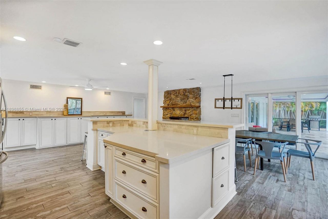 2120 SW 28th Way, Fort Lauderdale, FL 33312 Photo