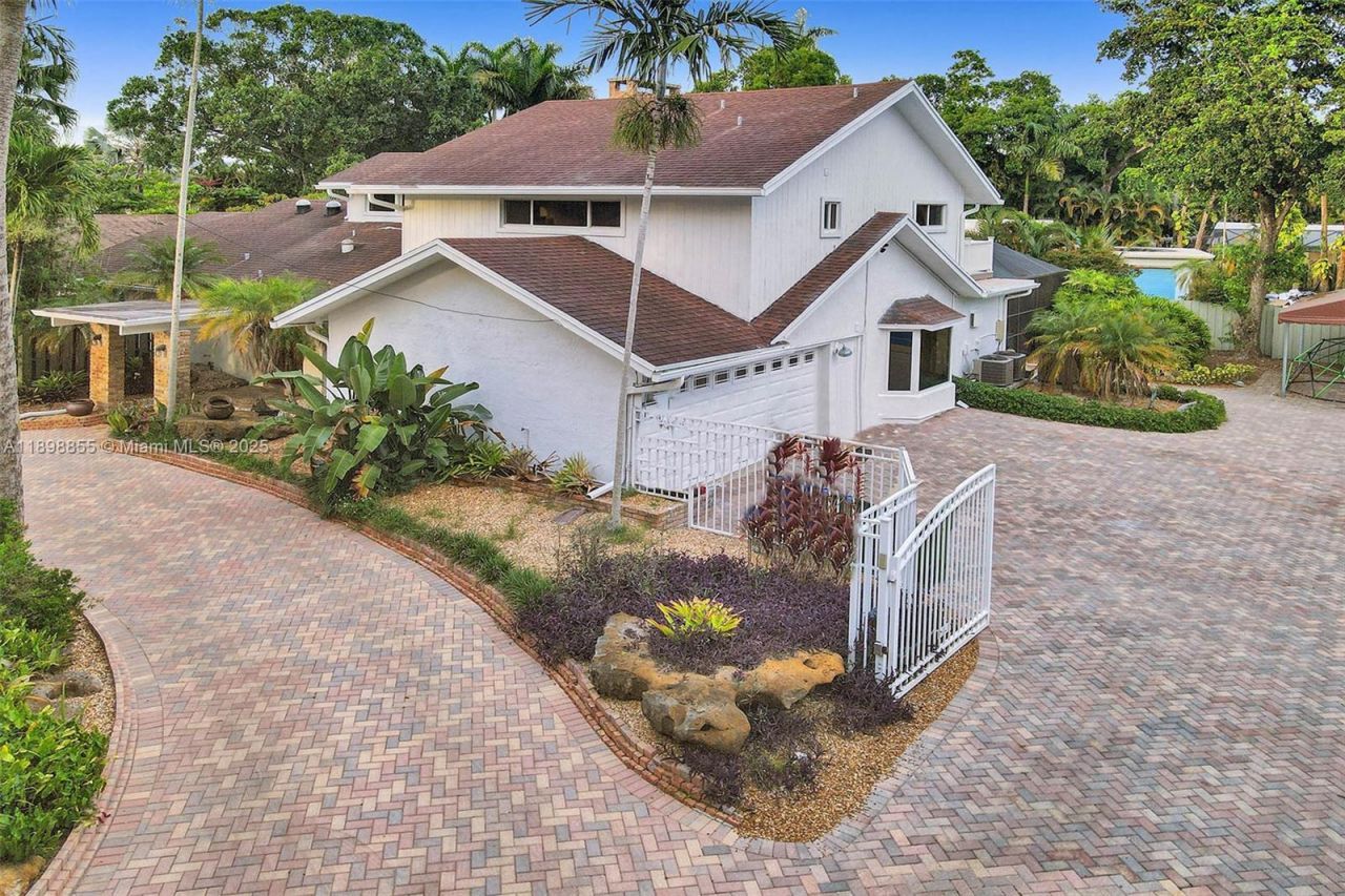 2120 SW 28th Way, Fort Lauderdale, FL 33312 Photo