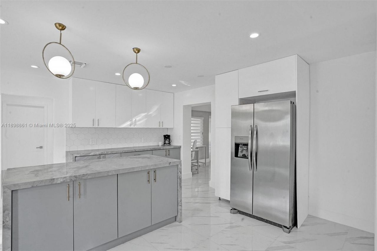 725 Harrison St, Hollywood, FL 33019 Photo