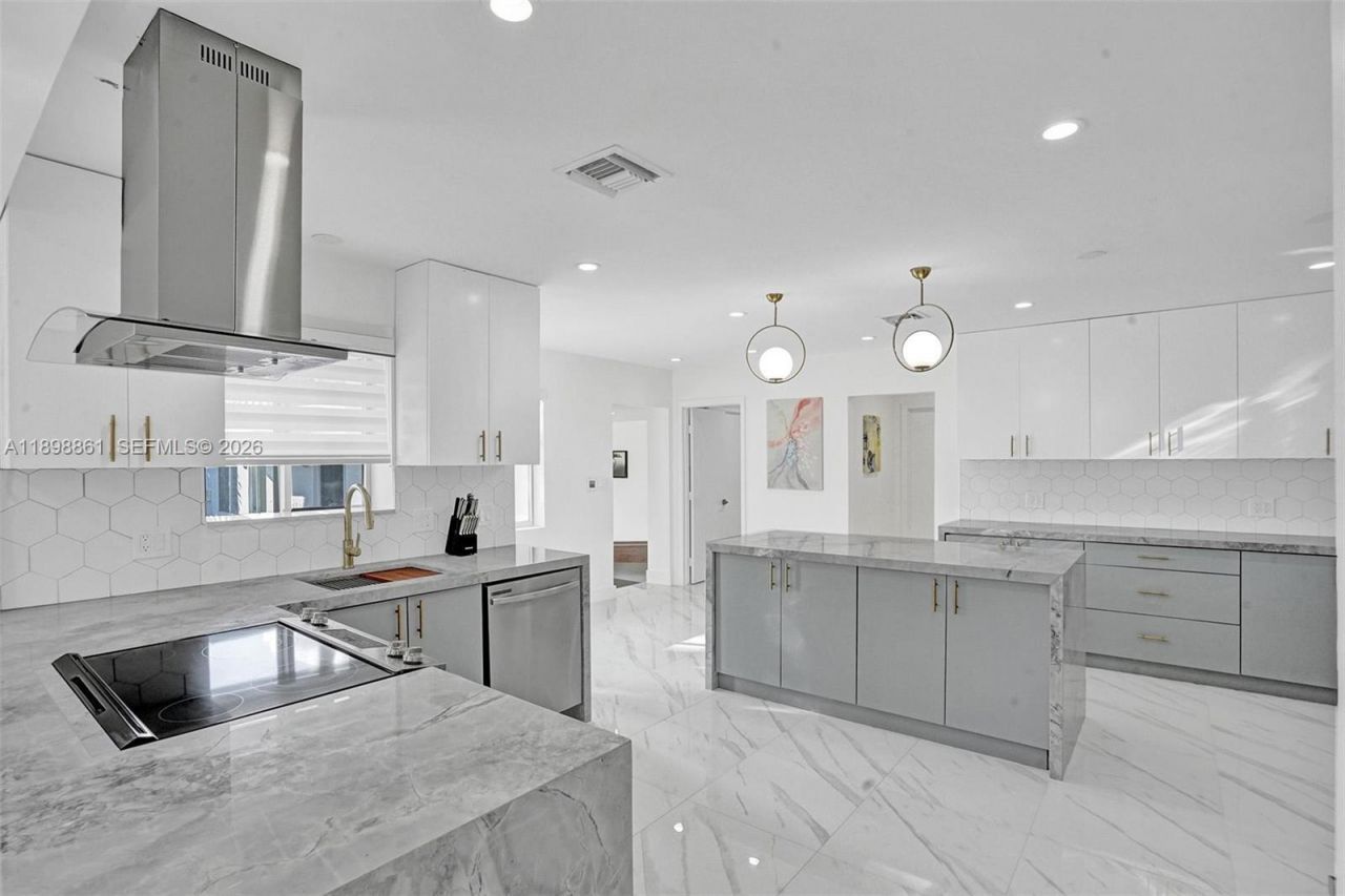 725 Harrison St, Hollywood, FL 33019 Photo