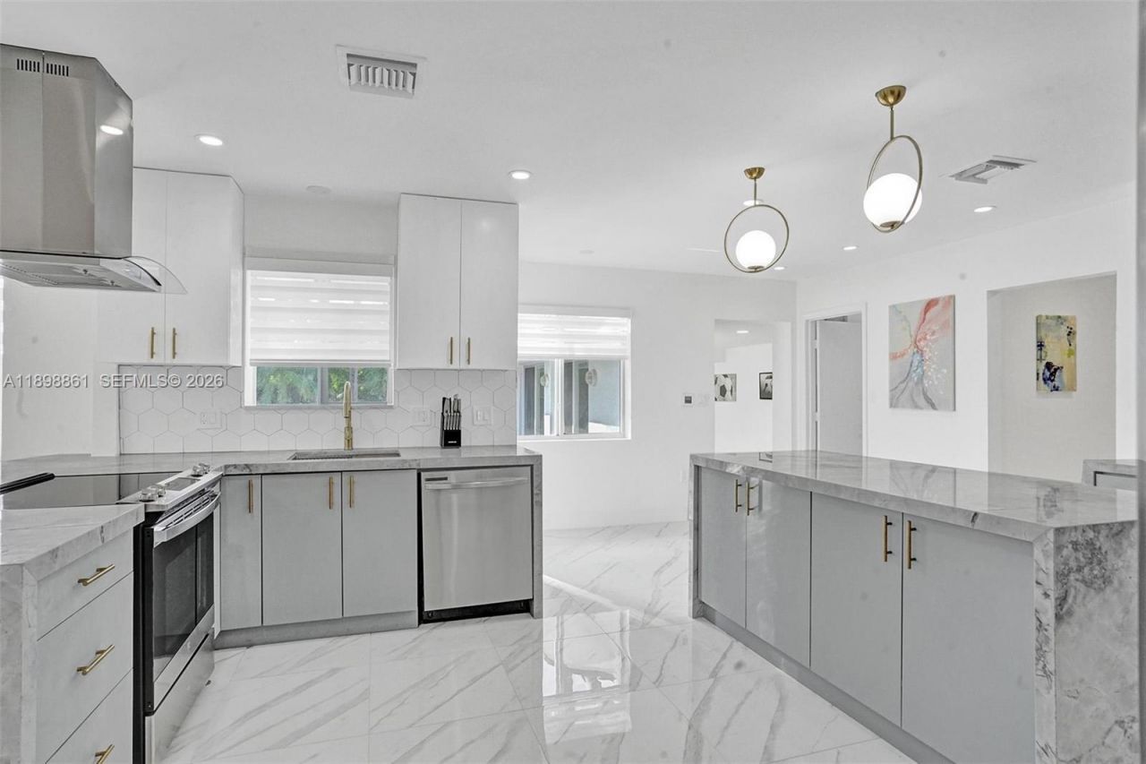 725 Harrison St, Hollywood, FL 33019 Photo
