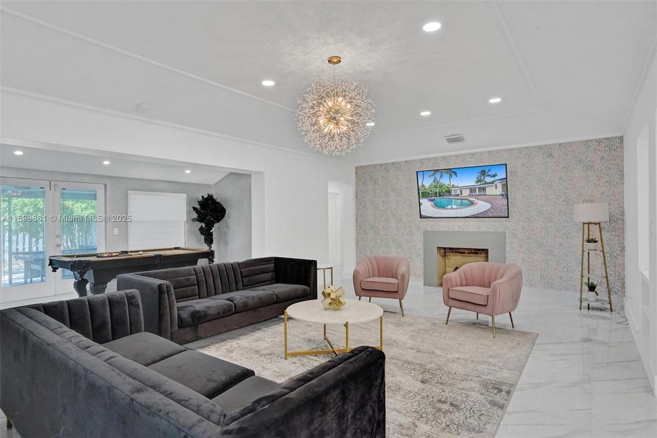 725 Harrison St, Hollywood, FL 33019 Photo