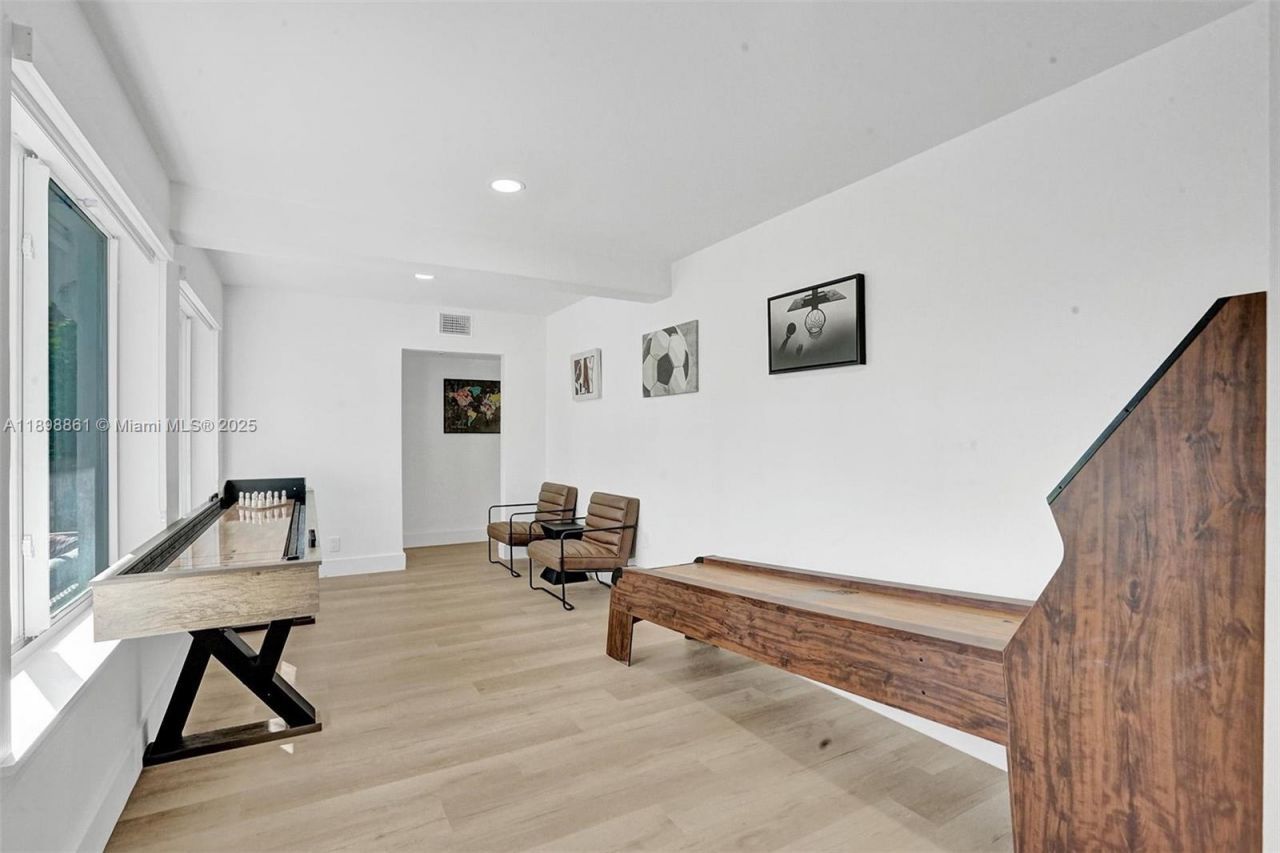 725 Harrison St, Hollywood, FL 33019 Photo