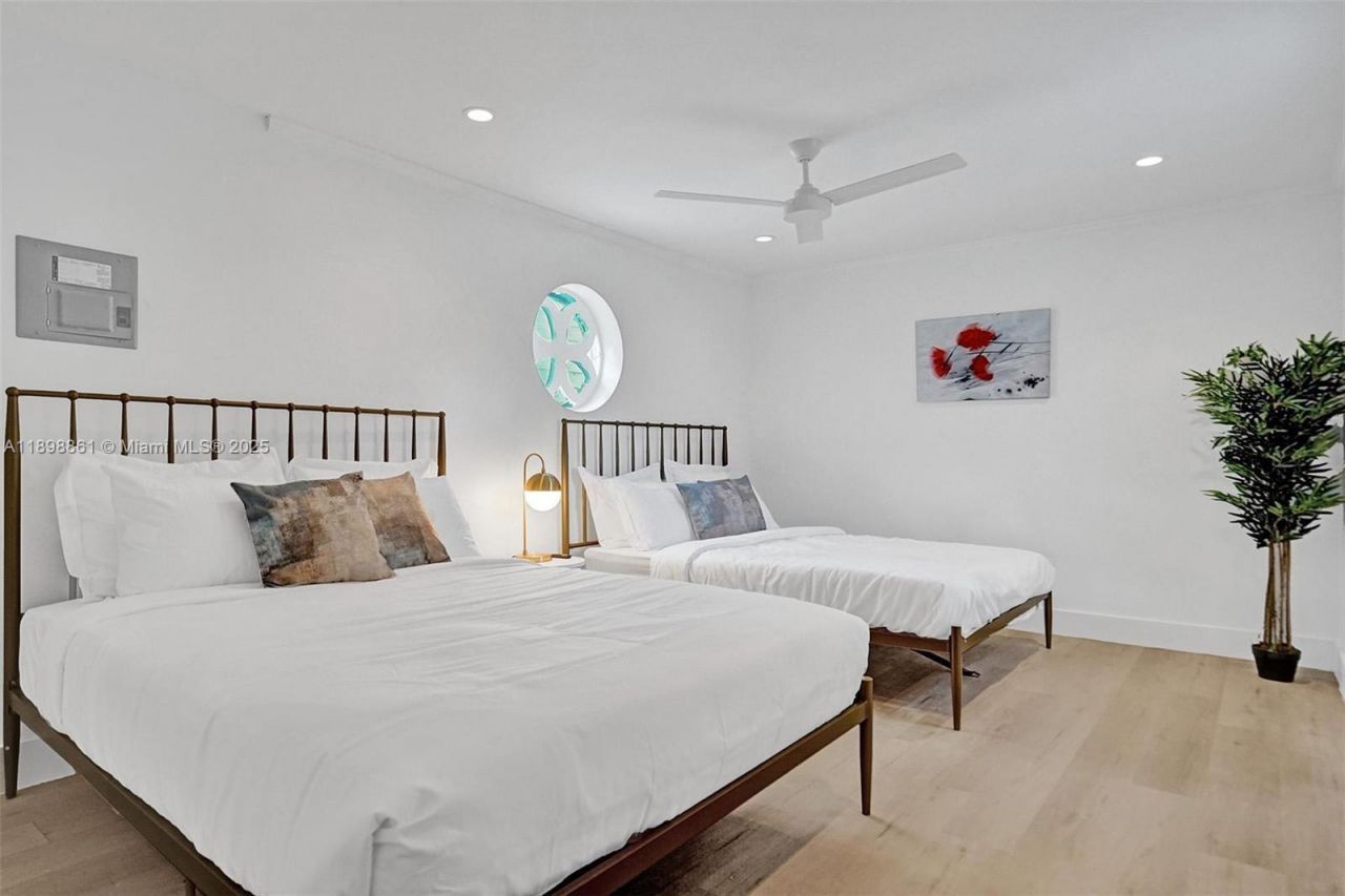 725 Harrison St, Hollywood, FL 33019 Photo