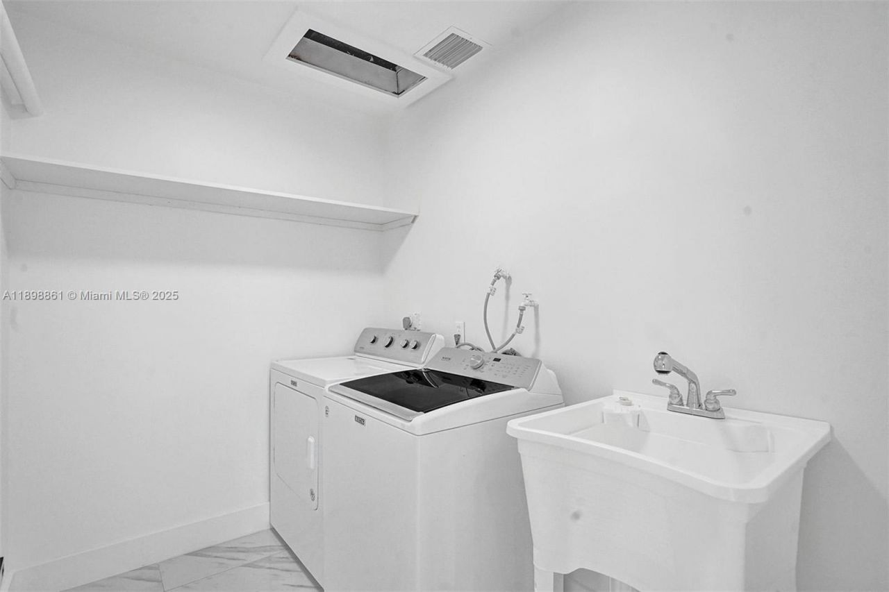 725 Harrison St, Hollywood, FL 33019 Photo