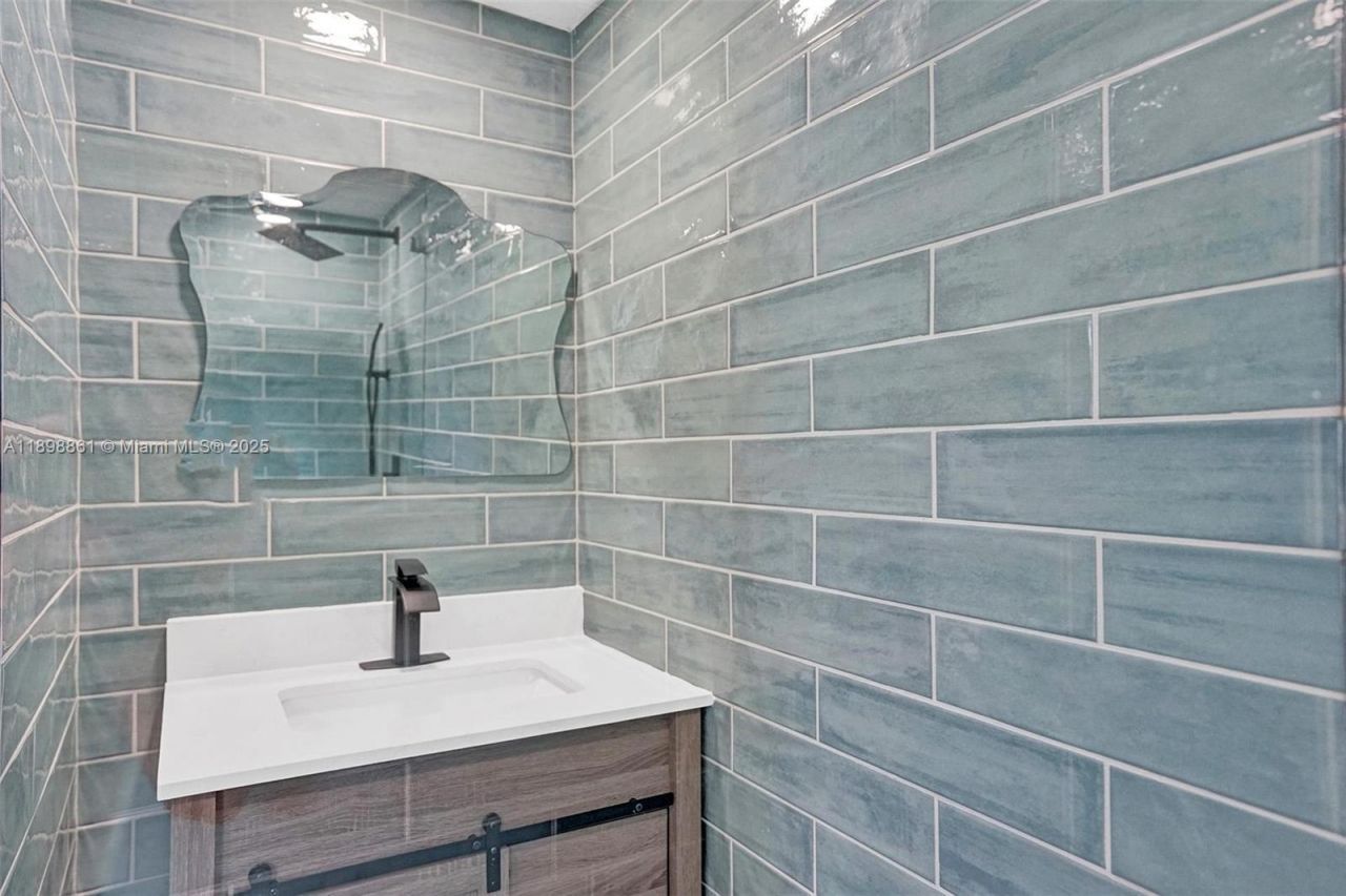 725 Harrison St, Hollywood, FL 33019 Photo