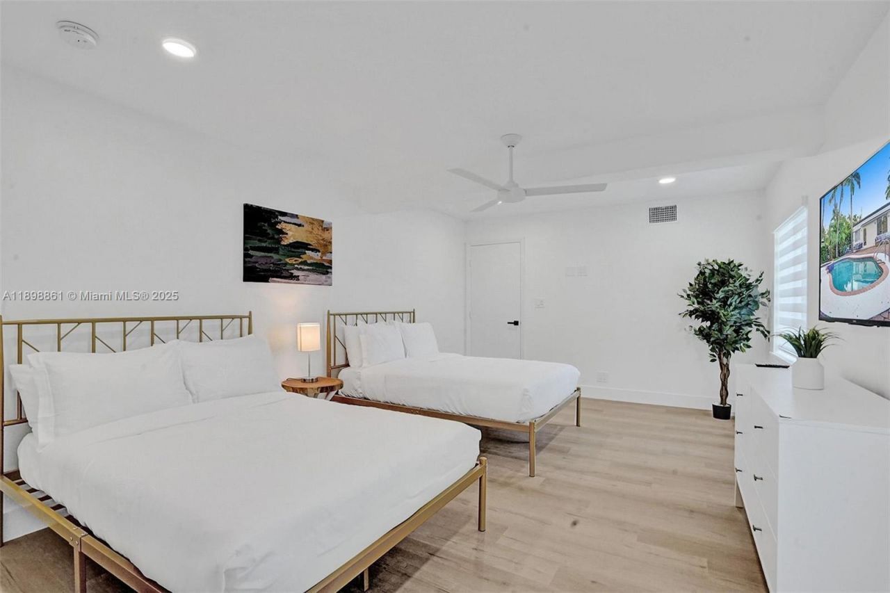 725 Harrison St, Hollywood, FL 33019 Photo