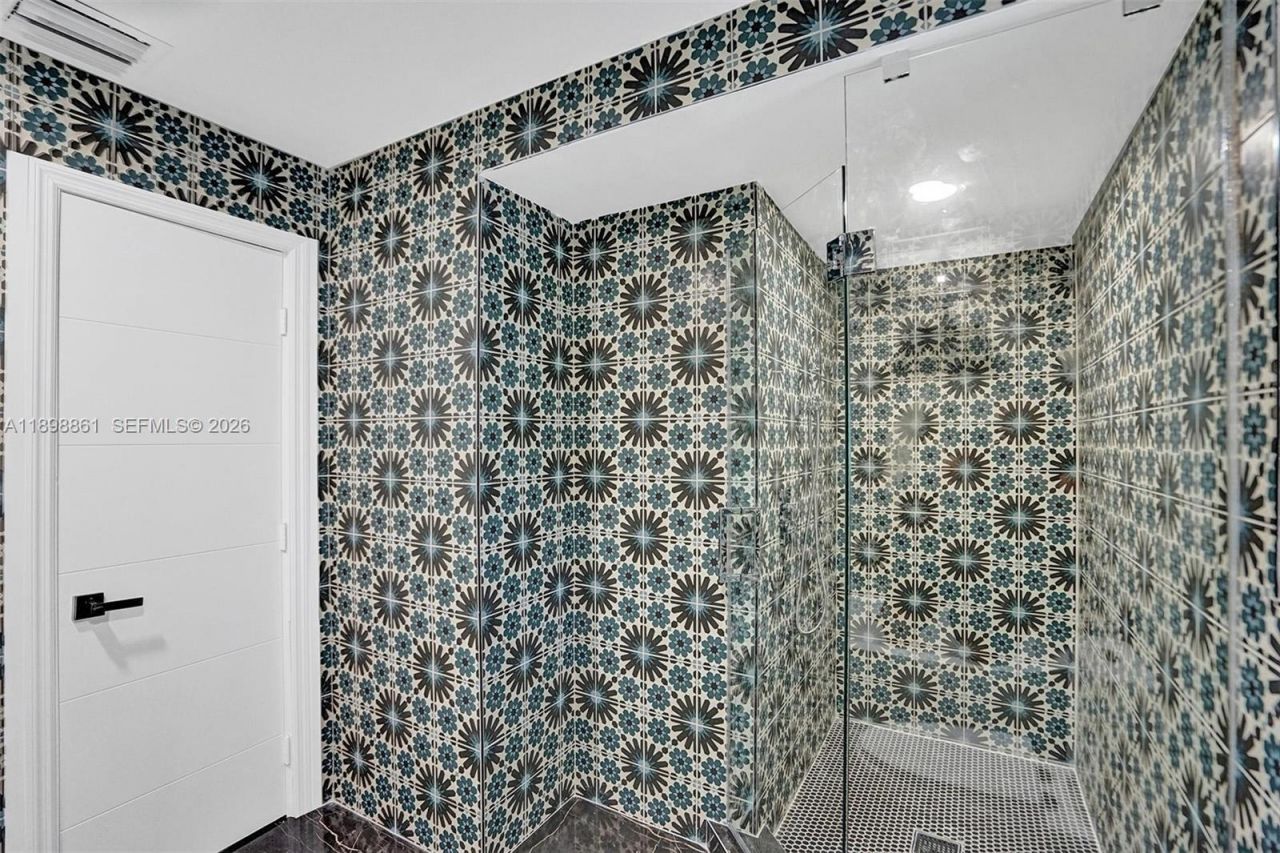 725 Harrison St, Hollywood, FL 33019 Photo