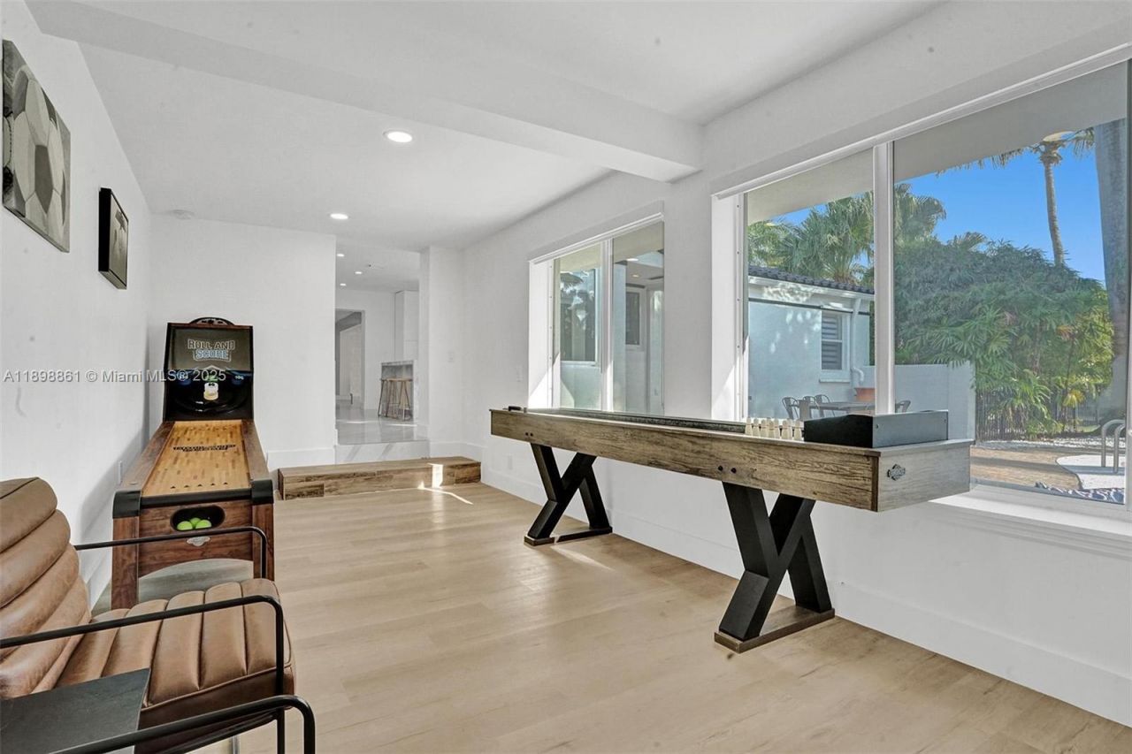 725 Harrison St, Hollywood, FL 33019 Photo