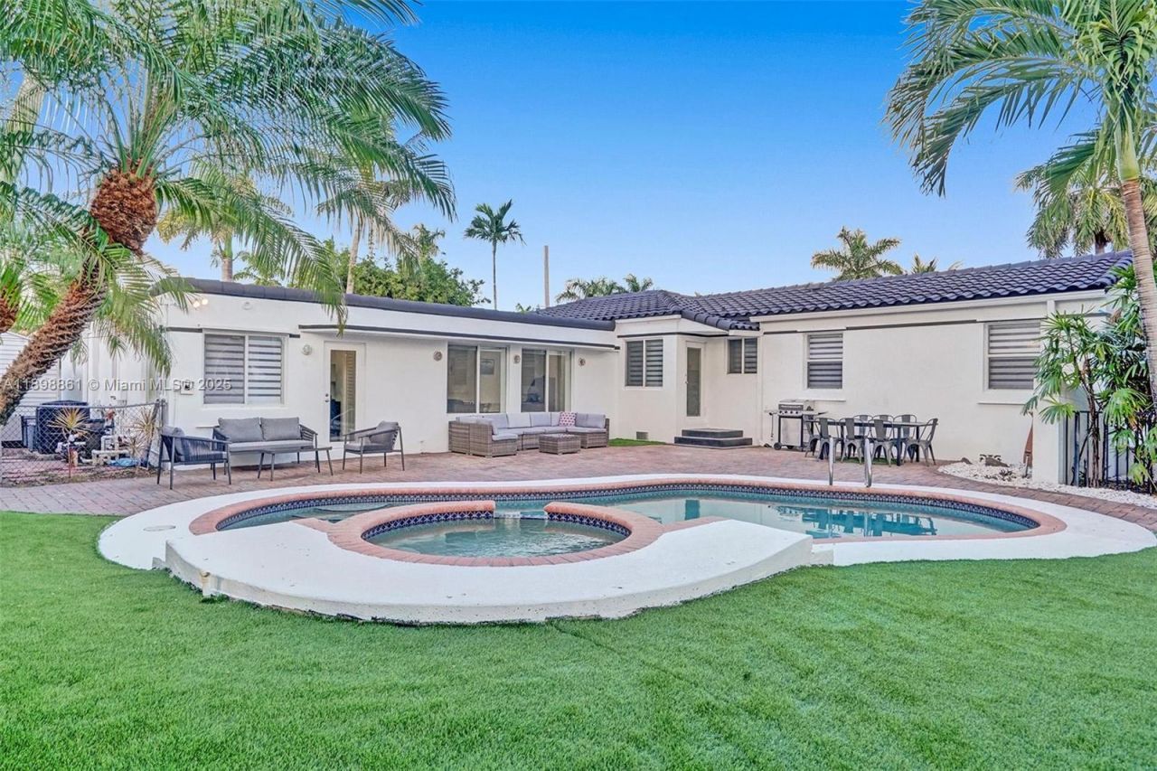 725 Harrison St, Hollywood, FL 33019 Photo