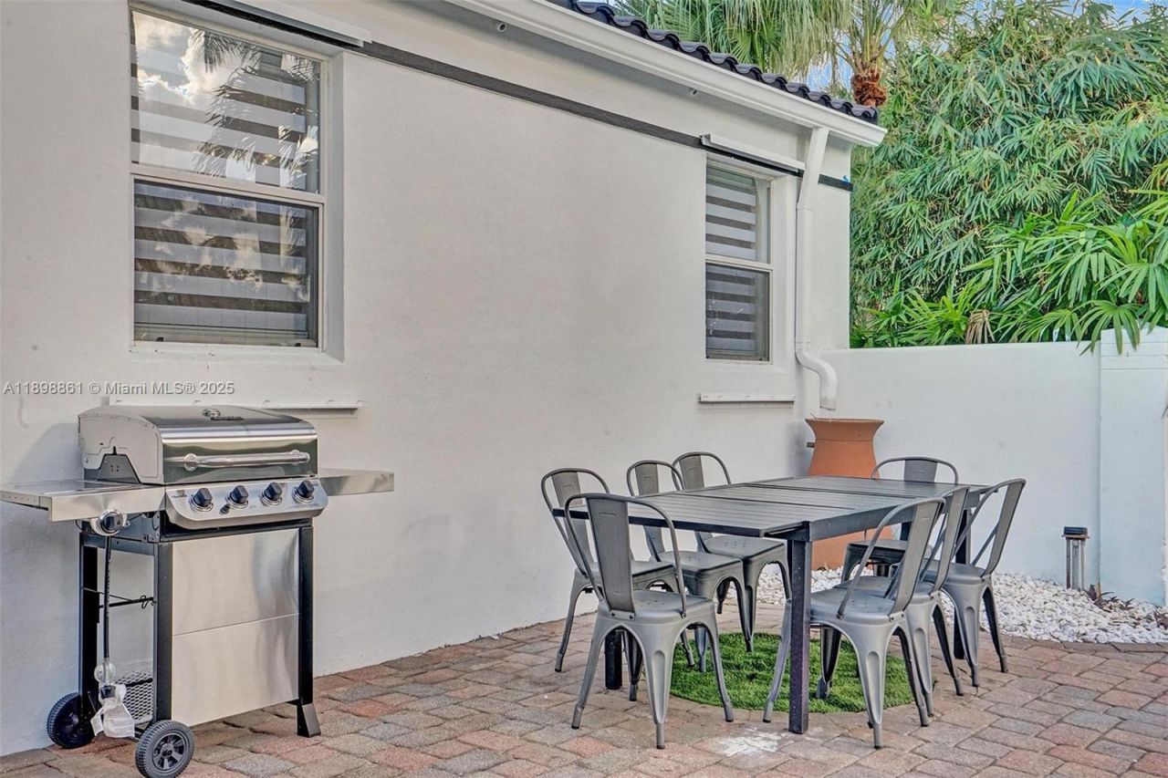 725 Harrison St, Hollywood, FL 33019 Photo