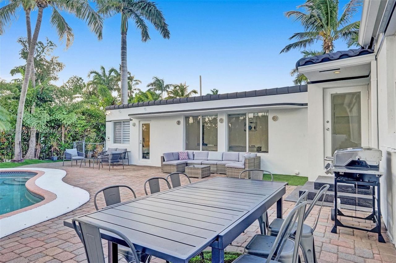 725 Harrison St, Hollywood, FL 33019 Photo