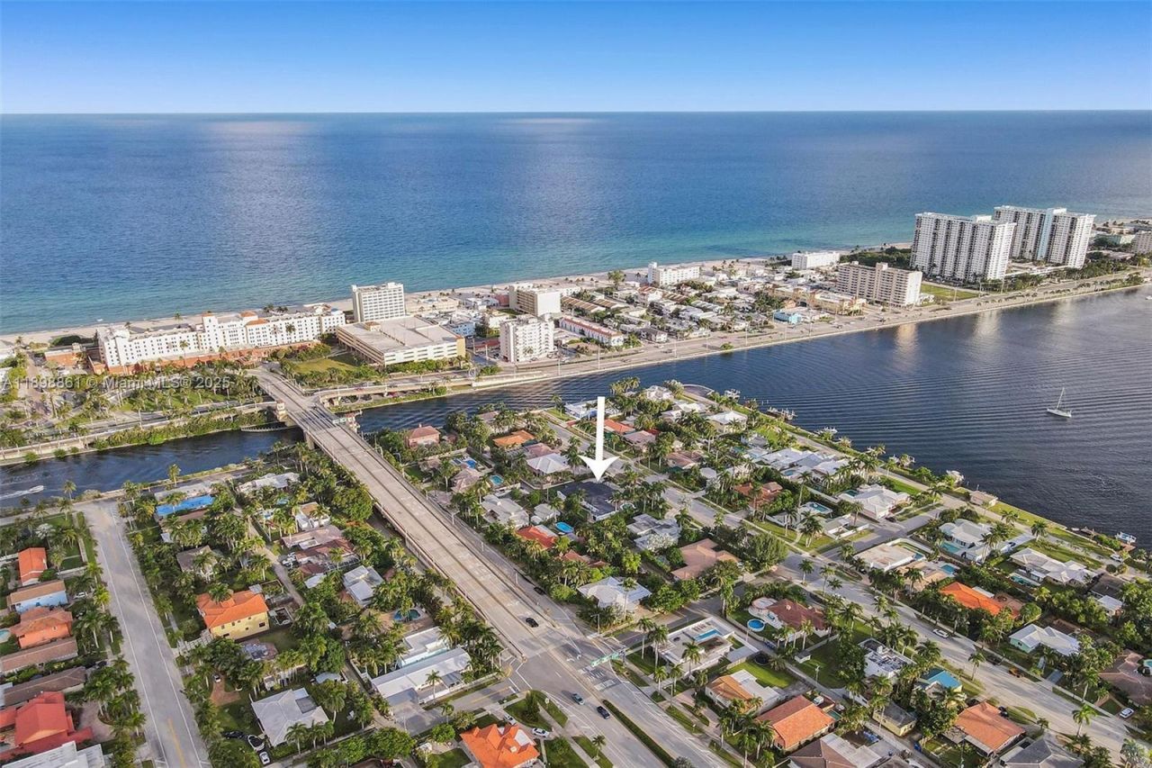 725 Harrison St, Hollywood, FL 33019 Photo