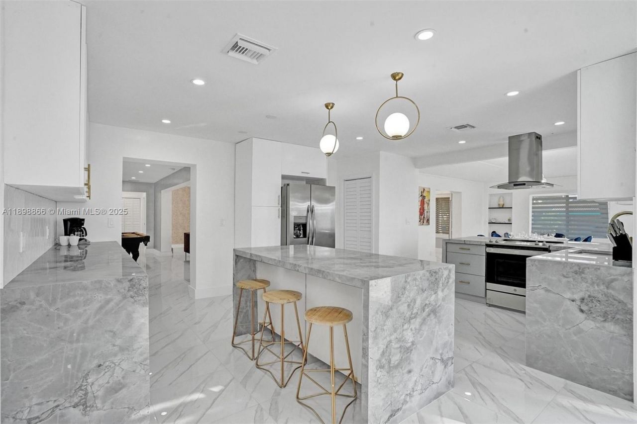 725 Harrison St, Hollywood, FL 33019 Photo