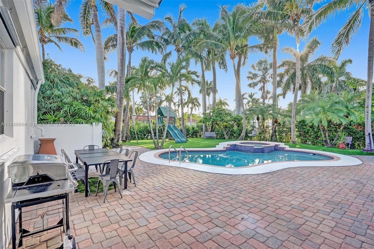 725 Harrison St, Hollywood, FL 33019 Photo