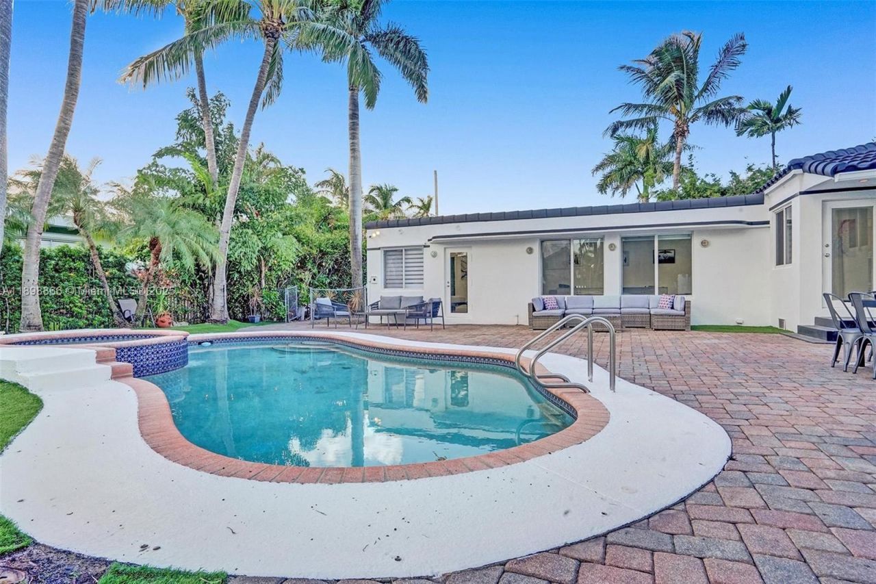 725 Harrison St, Hollywood, FL 33019 Photo