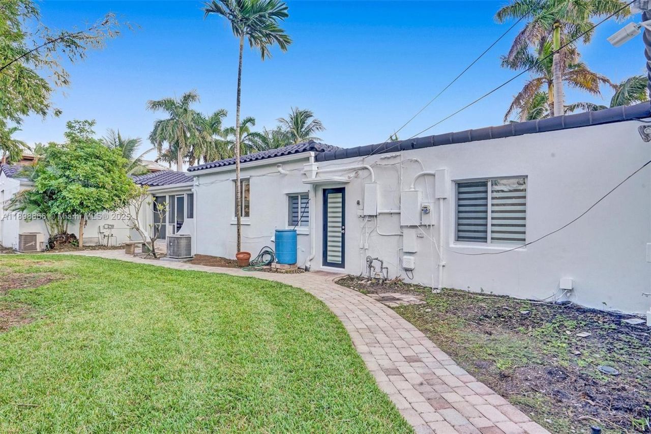 725 Harrison St, Hollywood, FL 33019 Photo