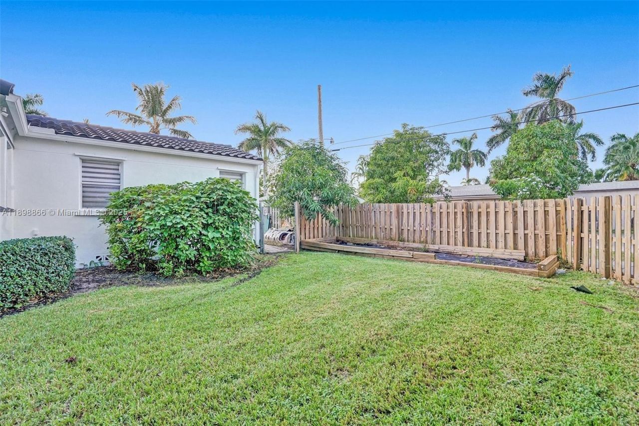 725 Harrison St, Hollywood, FL 33019 Photo
